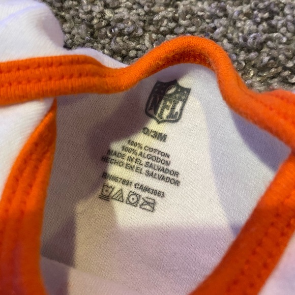 Official NFL team store Denver Broncos onesie size 0 to 3 months - Picture 2 of 3